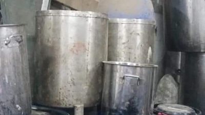 ضبط 3 مصانع غير مرخصة لإنتاج مستحضرات التجميل الطبية في القناطر والخانكة (صور)