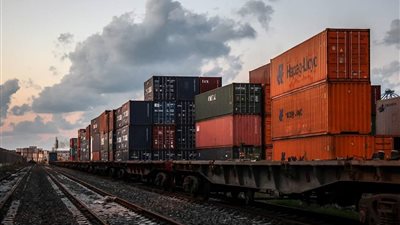 ميناء دمياط يستقبل قطارين للفوسفات والحاويات 