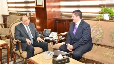 وزير التنمية المحلية يستعرض مع محافظ القليوبية منظومة النظافة والمخلفات