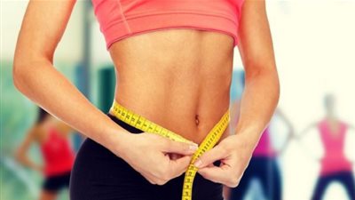 مشروب سحري في علاج ترهلات البطن وتشققاتها.. جربيه!