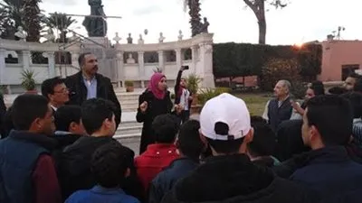 أبناء الشهداء يقرأون الهيروغليفية في المتحف المصري.. ومديرته: دورنا تعليمي قبل المتحفي (صور)