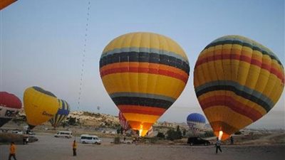 500 سائح يحلقون في سماء الأقصر من خلال 25 رحلة بالون طائر