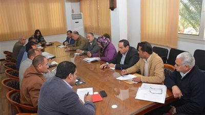 المحافظ تناقش الخطة الاستثمارية مع رؤساء المدن والقرى بدمياط 