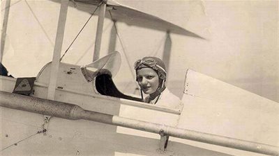 كابتن طيار لطفية النادي.. أول امرأة عربية في التاريخ تقود طائرة 