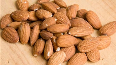 دراسات طبية توضح تأثير اللوز على الكوليسترول