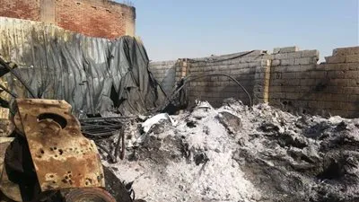 الحماية المدنية تواصل عمليات التبريد بعد تفحم مبنى ملحق بمصنع إكريليك بأبو رواش (صور)