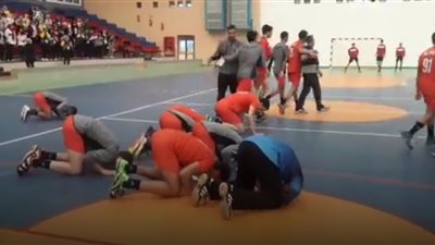 لاعبو منتخب مصر يحتفلون بالفوز على إيطاليا