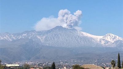 ثوران جديد لبركان اتنا.. وإلغاء الرحلات