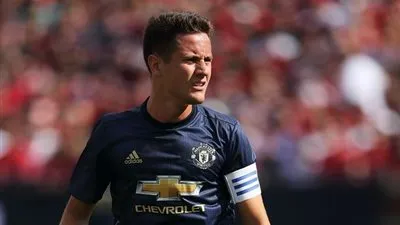 مانشستر يونايتد يجدد عقد نجم الفريق