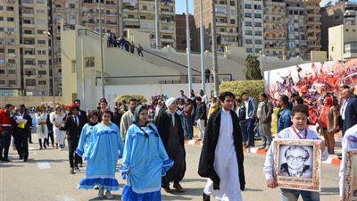 طابور عرض طلابي بجامعة المنصورة خلال مهرجان 