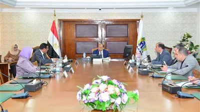 وزير التنمية المحلية يستعرض مستجدات منظومة النظافة مع محافظ البحيرة
