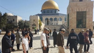 مستوطنون يجددون اقتحامهم للأقصى وسط حراسات مشددة من الاحتلال