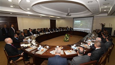 وزير الإسكان يتابع إجراءات تنفيذ سد 