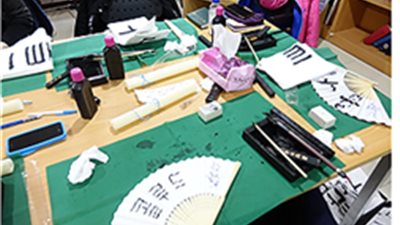 المركز الثقافي الكوري ينظم ورش عمل للتعريف بتقنيات الخط 