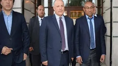 رئيس الكاف يصل الجبلاية لعقد جلسة مع أبوريدة