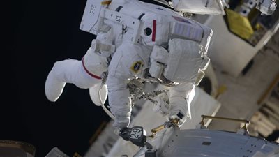 لأول مرة في التاريخ.. أمريكيتان في الفضاء المفتوح