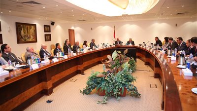 وزير الاتصالات يؤكد على زيادة العائد من شركة واحات السيليكون