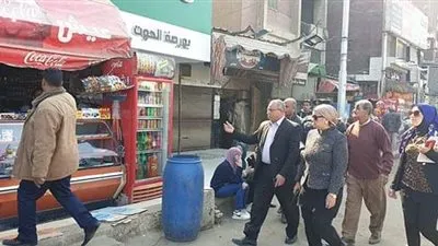 رئيس مدينة القناطر تقود أول حملة لرفع 20 طن قمامة (صور)