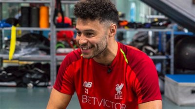 قائد ليفربول: عودة تشامبرلين تضيف الكثير لنا