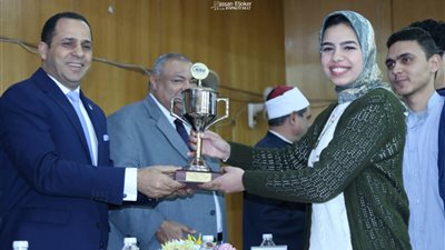 رئيس جامعة دمنهور يشهد حفل تخرج الدفعة السابعة بكلية التمريض (صور)