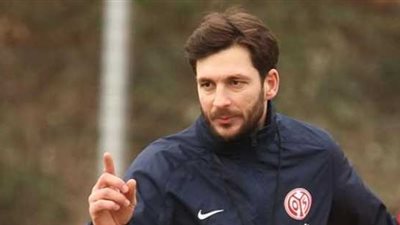 ماينز يمدد عقد مدربه شوارتز 