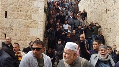 فلسطينيون ينجحون في فتح باب الرحمة المغلق منذ 2003