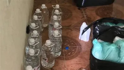 محايل عسير.. الأمن يضبط مصنعاً للخمور و يقبض على 88 مجهولاً إثيوبياً 