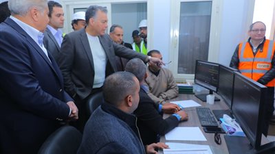 وزير النقل عن التشغيل التجريبي لبرج إشارات مغاغة: يساهم في زيادة معدلات السلامة والأمان 