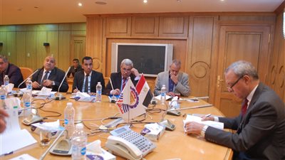 تخصيص أراضٍ لإقامة ملعب كرة قدم ومدرسة إعدادي في قنا