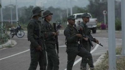 فرار عسكريين فنزويليين هربا من نظام مادورو إلى كولومبيا