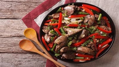 طريقة عمل كبدة الدجاج بالفلفل الملون الشهية