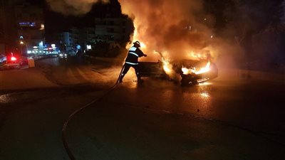 احتراق شاحنة المساعدات الأولى على الحدود الفنزويلية الكولومبية