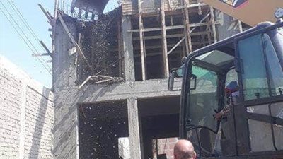 الوحدة المحلية تزيل حالة تعد على حرم جامعة المنيا 