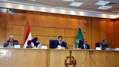 12 توجيهًا من محافظ القليوبية لرؤساء المدن خلال جلسة المجلس التنفيذي 