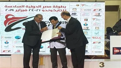 الاتحاد المصري للتايكوندو يهدي وزير الرياضة الحزام الأسود