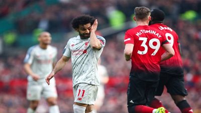 تعليق مثير من مدافع مان يونايتد بعد نجاحه في إيقاف خطورة محمد صلاح