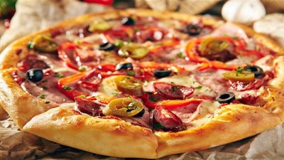 طريقة تحضير بيتزا ميكس لحوم