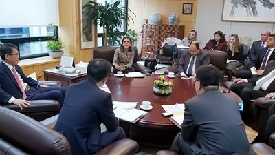  مباحثات مصرية كورية لجذب استثمارات لمنطقة قناة السويس 