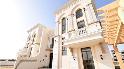  وزير الإسكان يتفقد فيلات حى جاردن سيتى التى يتم تشطيبها بالعاصمة الإدارية الجديدة