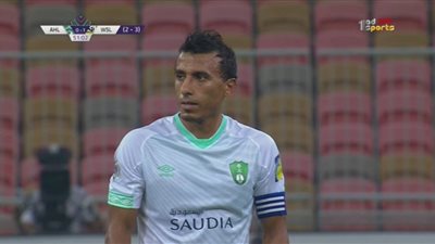 محمد عبد الشافي يصنع هدف التعادل للأهلي السعودي أمام الوصل الإماراتي