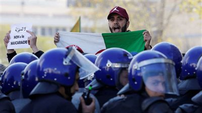 تعزيزات أمنية بالجزائر تحسبا لتظاهرات ضد ترشح بوتفليقة لولاية خامسة