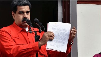 مادورو يغضب ويلغي مقابلة ويعتقل صحفيين بقصره