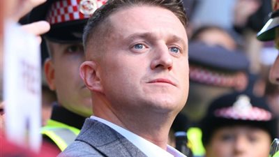 فيس بوك يحظر سياسيا متطرفا بريطانيا ومناهض للمسلمين