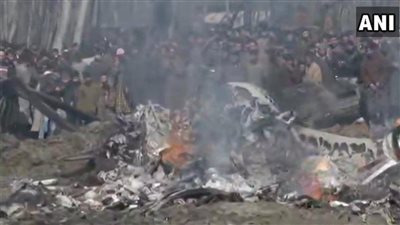 شاهد.. الجيش الباكستاني يسقط مقاتلتين هنديتين ويأسر طيارا