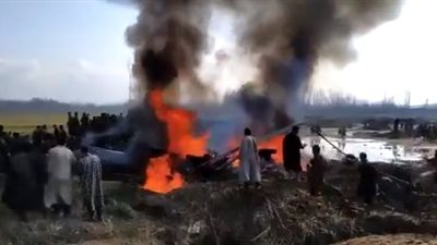 اللحظات الأولى لإسقاط طائرتين هنديتين داخل المجال الجوي لباكستان (فيديو)