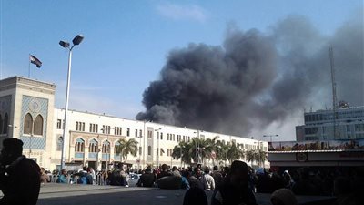 السيطرة على حريق قطار محطة مصر.. والفحص: 