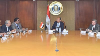  وزير التجارة يبحث مع أعضاء مجلس الأعمال المصرى الياباني ترتيبات زيارة الشركات اليابانية لمصر