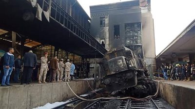 جنود التشهيلات العسكرية يساهمون في إطفاء حريق قطار محطة مصر ومساعدة المصابين