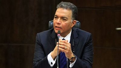 بلاغ للنائب العام يطالب بالقبض على وزير النقل المستقيل