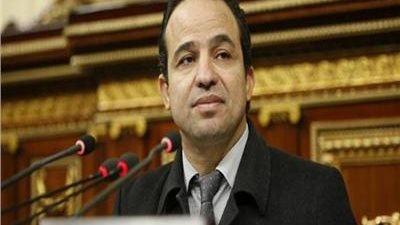 برلماني يُطالب جميع المسئولين بإرتياد المواصلات العامة